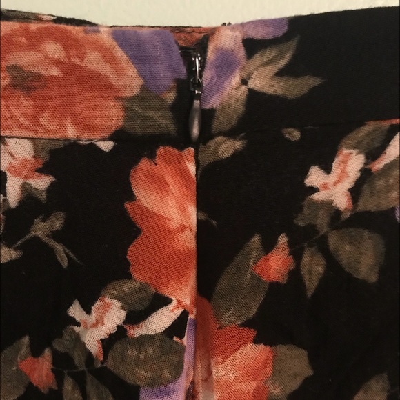 Forever 21 Flowy Floral Shorts - Picture 3 of 4